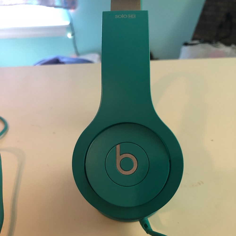 beats solo HD on ear headphones